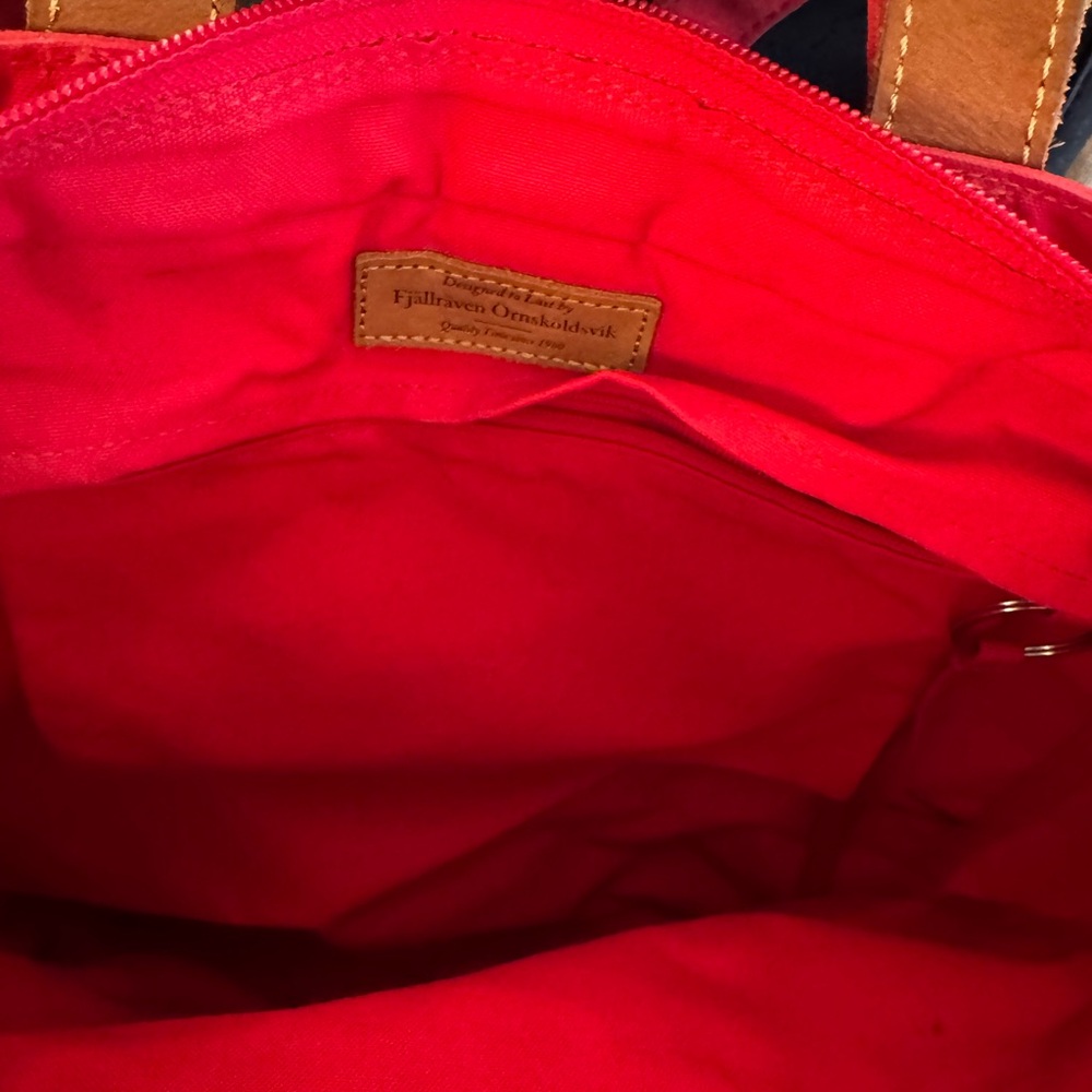 Fjallraven Ornskoldsvik G-1000 Shoulder Tote/Backpack Red Great Condition - Picture 4 of 5